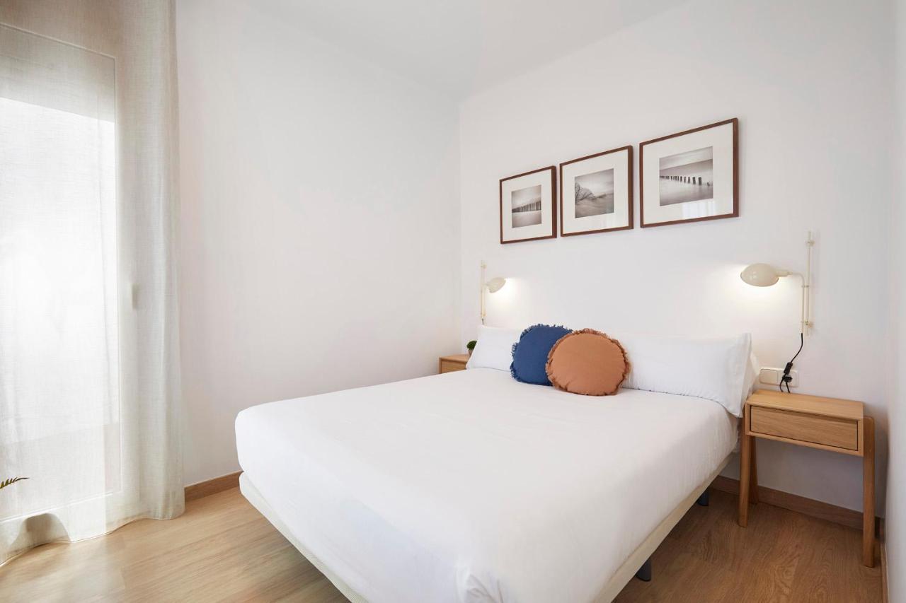 Fisa Rentals Aribau Barcelona Bagian luar foto