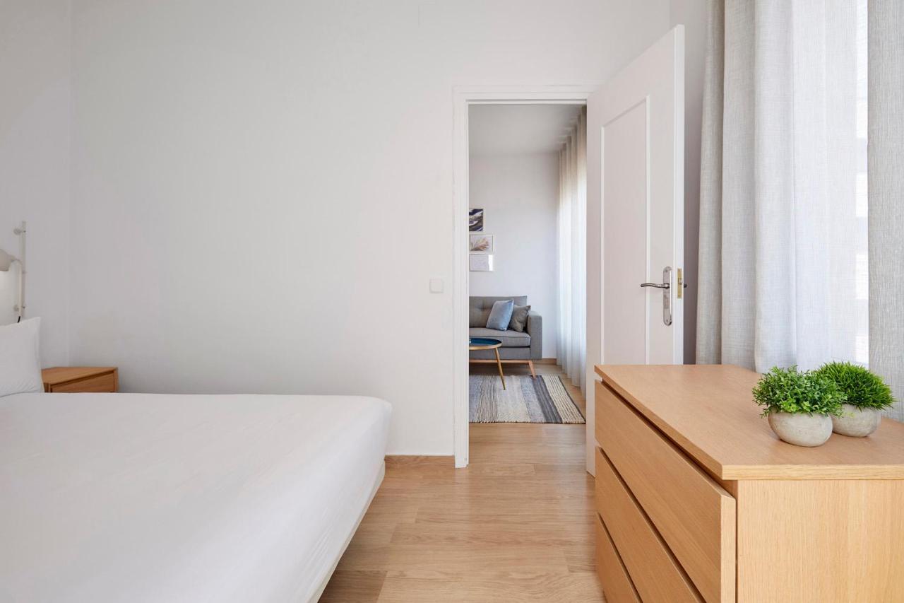 Fisa Rentals Aribau Barcelona Bagian luar foto