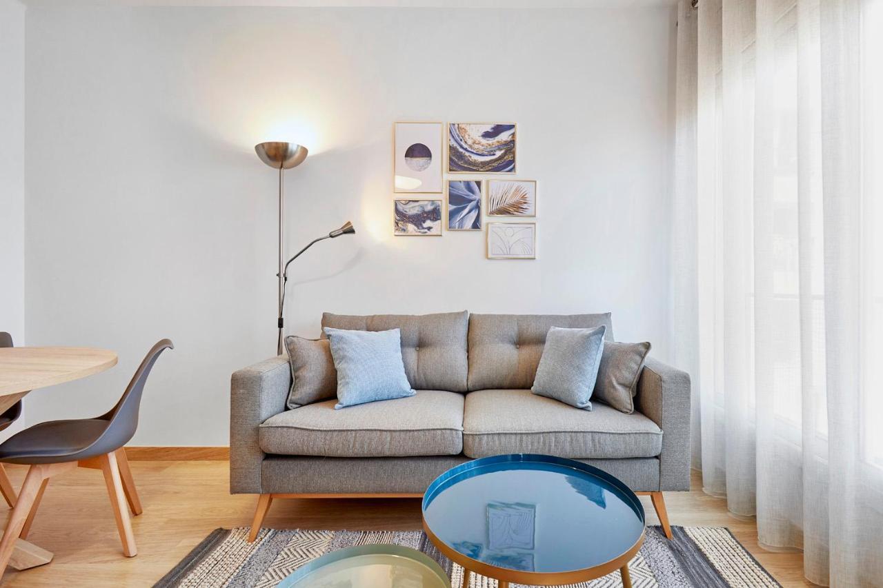 Fisa Rentals Aribau Barcelona Bagian luar foto