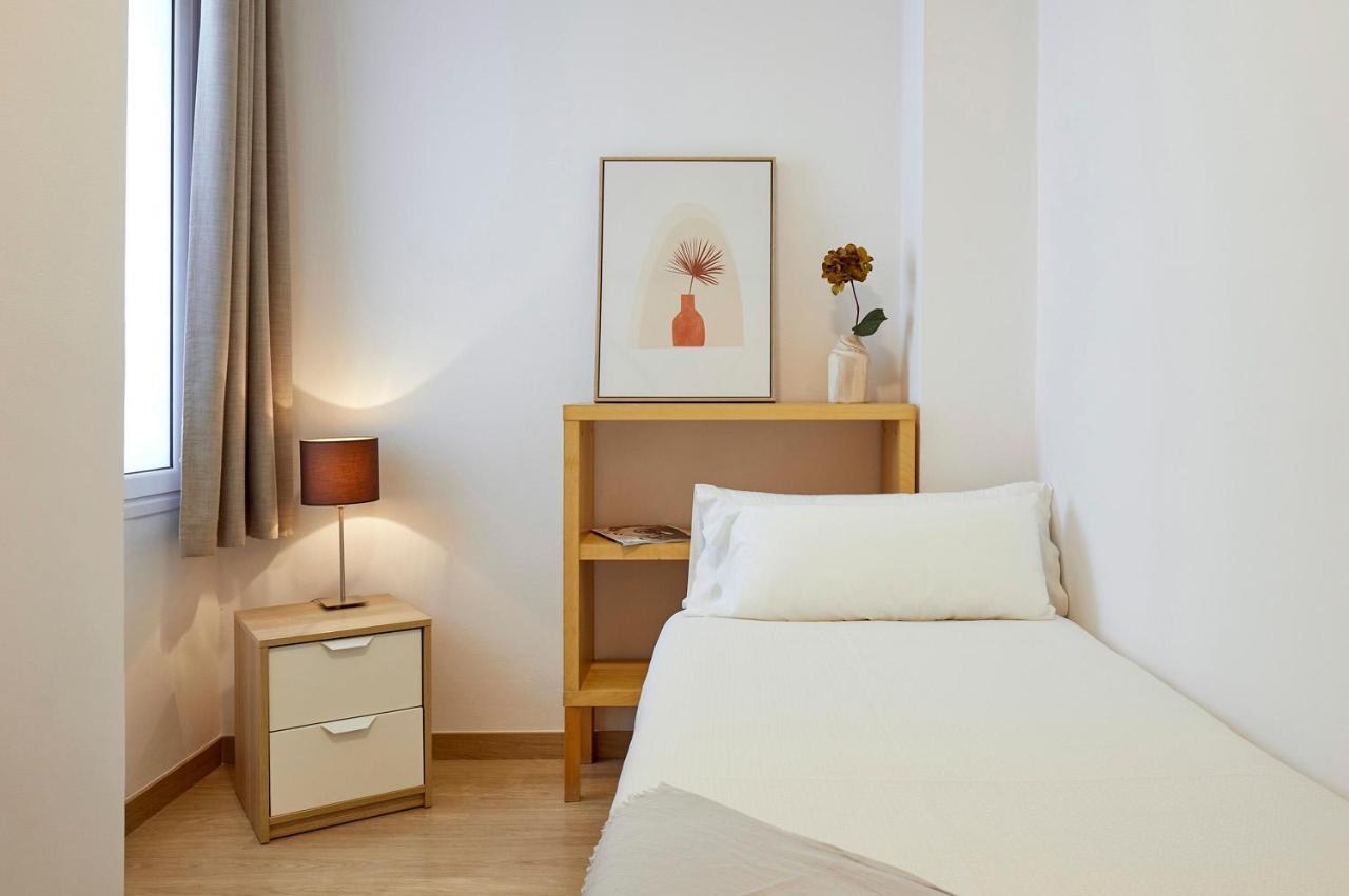 Fisa Rentals Aribau Barcelona Bagian luar foto