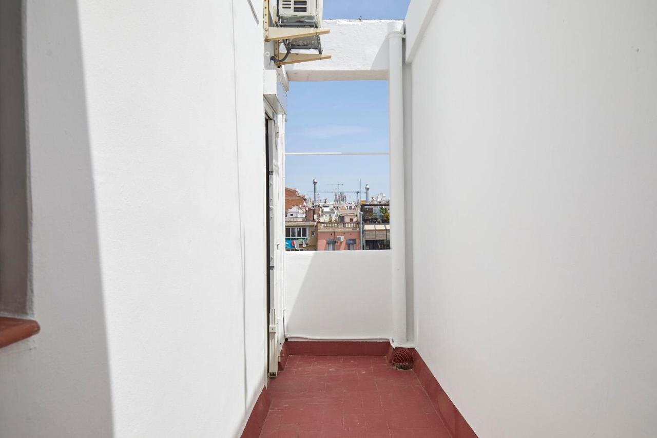 Fisa Rentals Aribau Barcelona Bagian luar foto