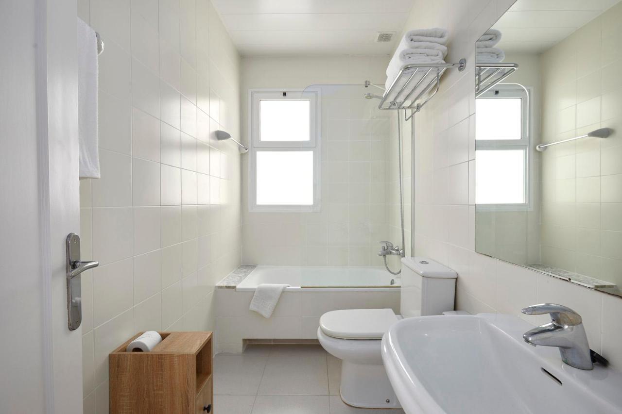 Fisa Rentals Aribau Barcelona Bagian luar foto