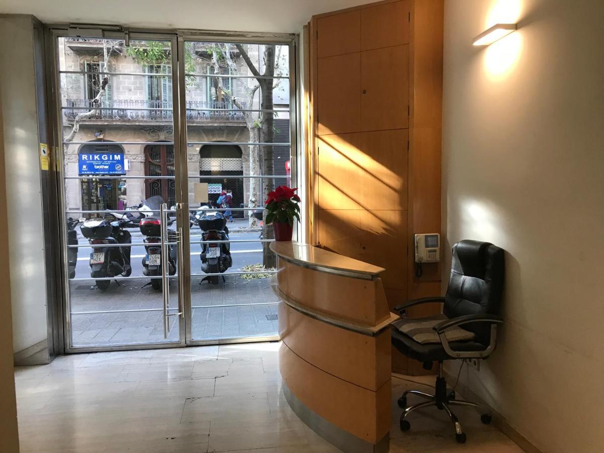 Fisa Rentals Aribau Barcelona Bagian luar foto