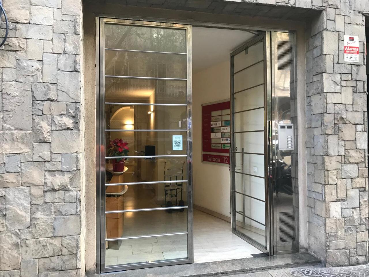 Fisa Rentals Aribau Barcelona Bagian luar foto