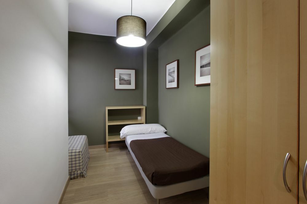 Fisa Rentals Aribau Barcelona Bagian luar foto
