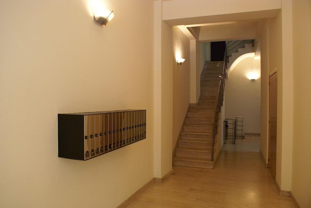 Fisa Rentals Aribau Barcelona Bagian luar foto